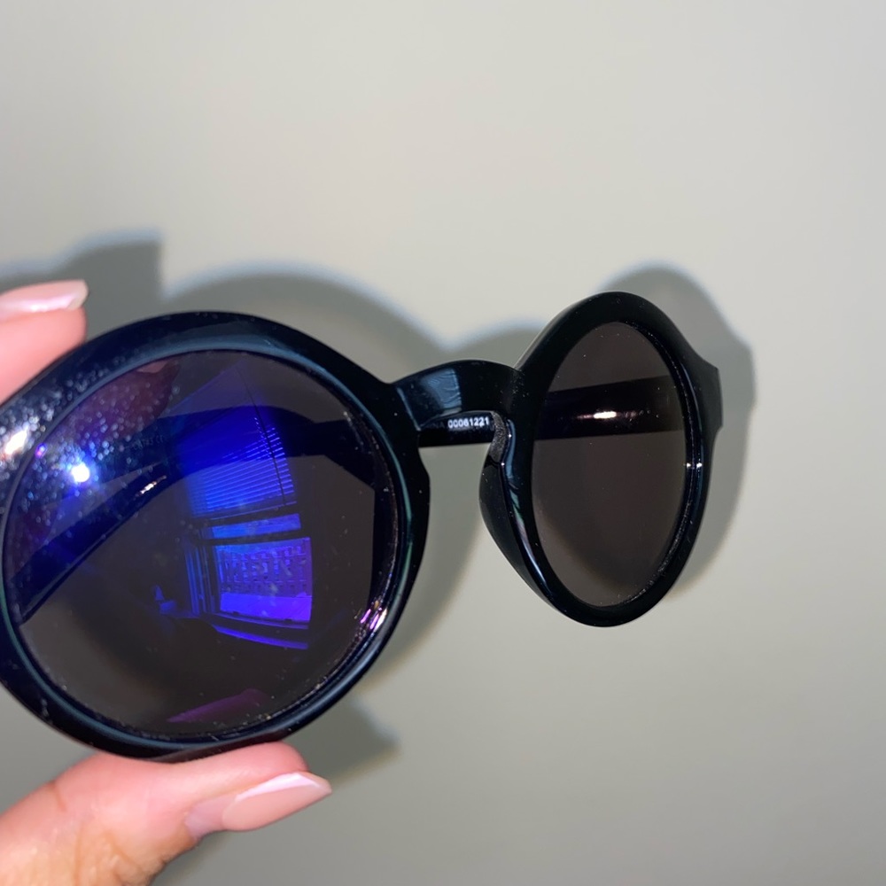 Round sunglasses